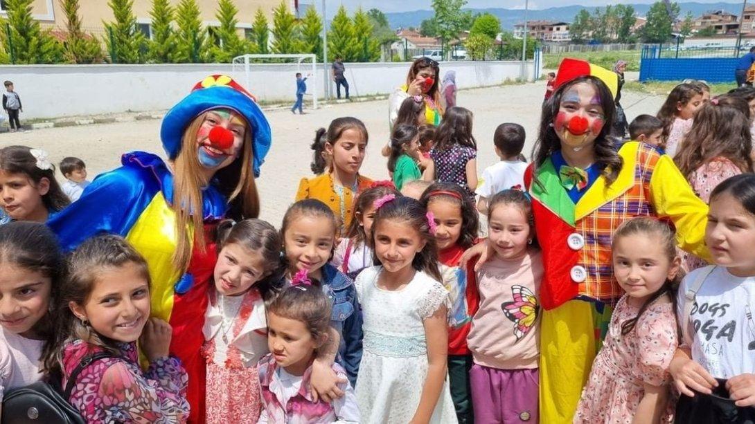 ALATARLA İLKOKULUNDA BAHAR ŞENLİĞİ VE KERMES PROGRAMI DÜZENLENDİ