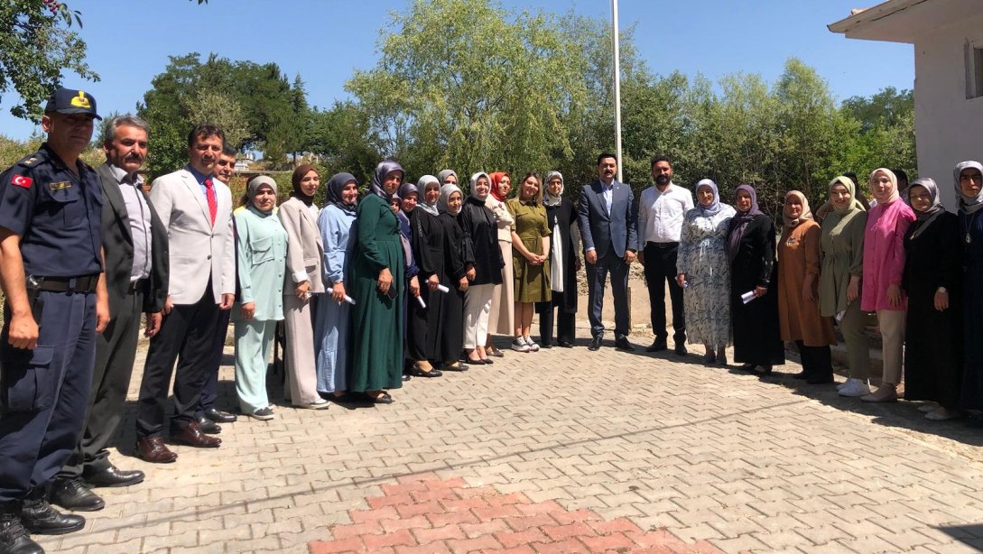 Çetmi Köy Yaşam Merkezi'nde Sene Sonu Sergisi