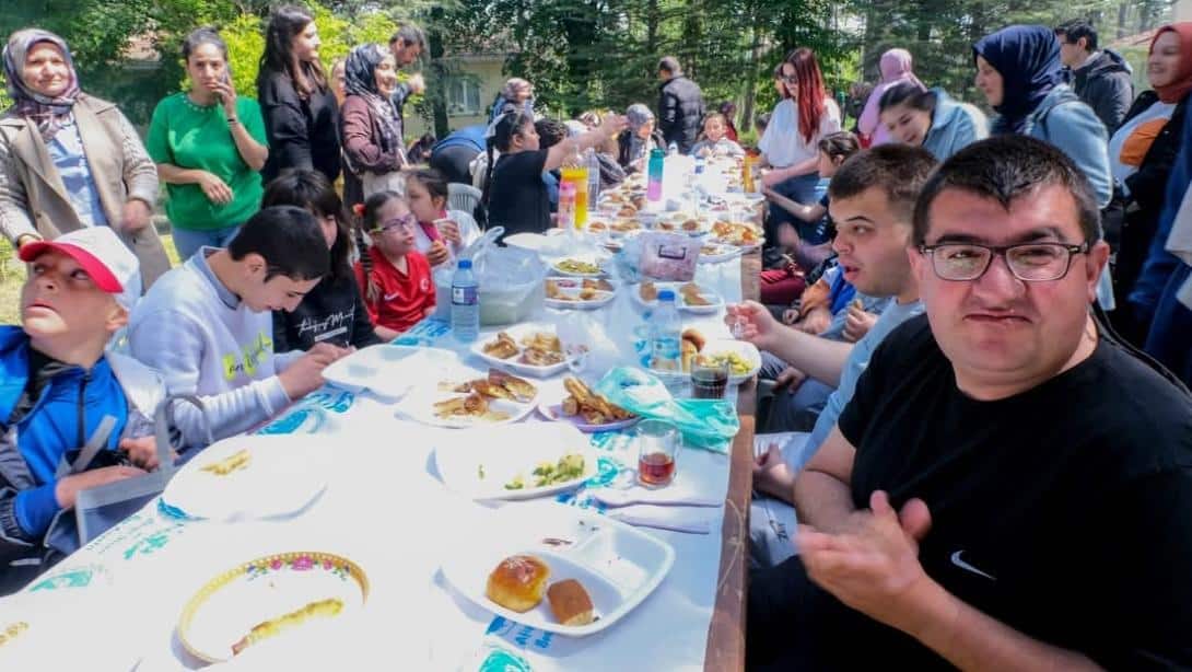 Engelliler Haftası Kapsamında Özel Eğitim Öğrencilerine Yönelik Piknik Etkinliği Yapıldı