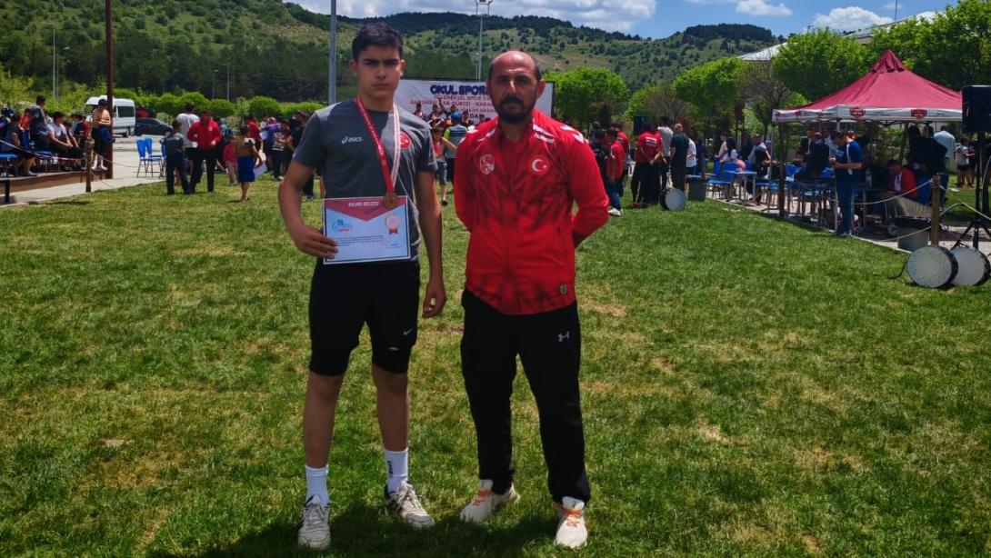 Okul Sporları Yıldızlar Türkiye Şampiyonası Geleneksel Aba Güreşi Yıldızlar 65 kg Kategorisinde Başarı